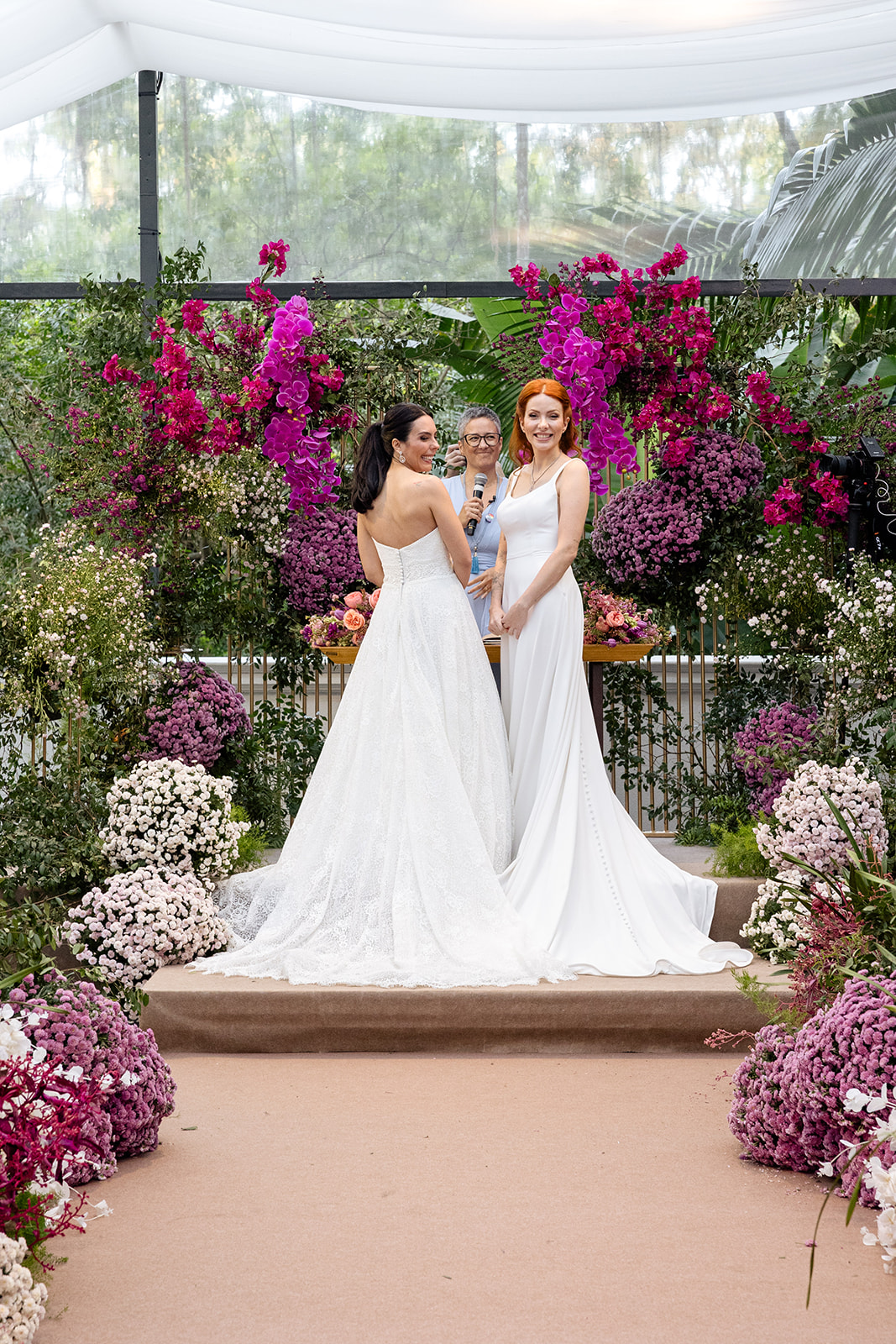 Noivas Juliana e Mariana no altar | Foto: Anna Quast e Rick Arruda Fotografia 