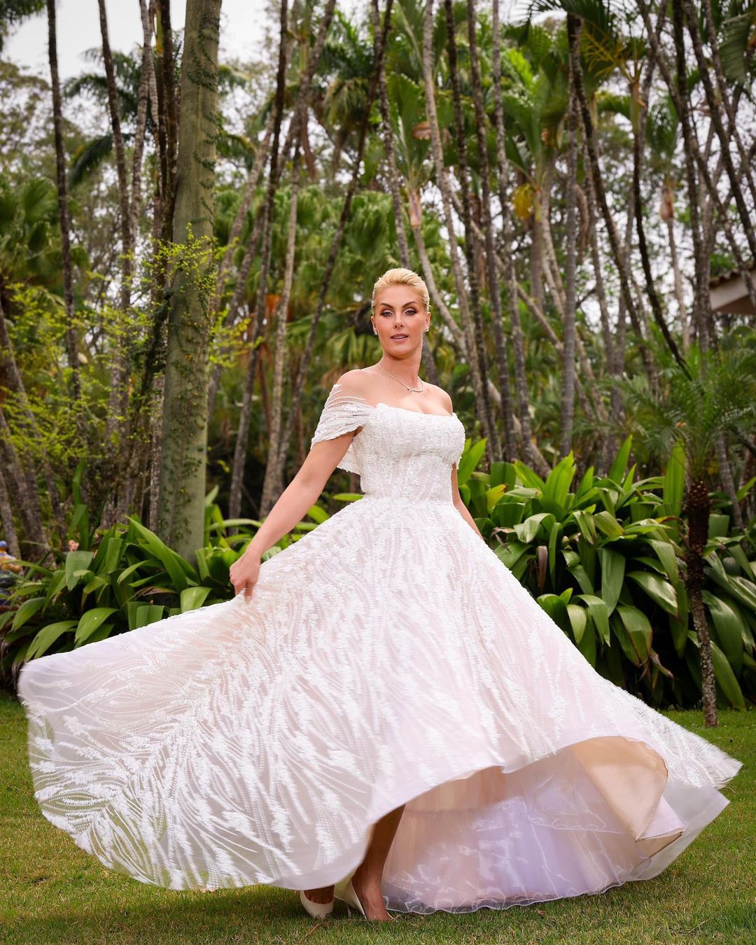 Vestido de noivado Ana Hickmann | Fotos: Brazil News