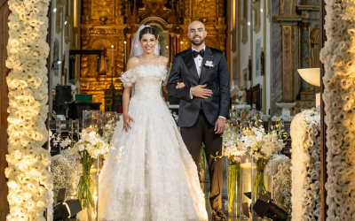 Clássico e luxuoso: casamento encanta com match entre o amor, fé e sofisticação em cada detalhe.