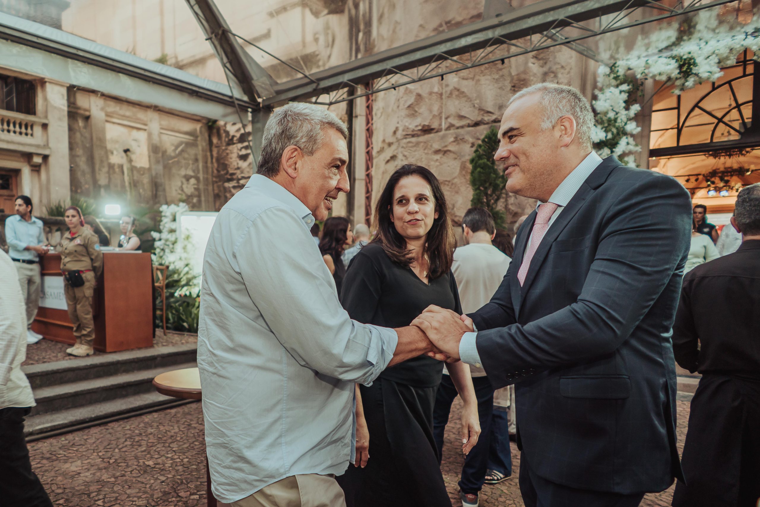 Fabiano Niederauer, CEO da Inesquecível Casamento ao lado do prefeito de Porto Alegre, Sebastião Melo | Foto: Franco Rossi