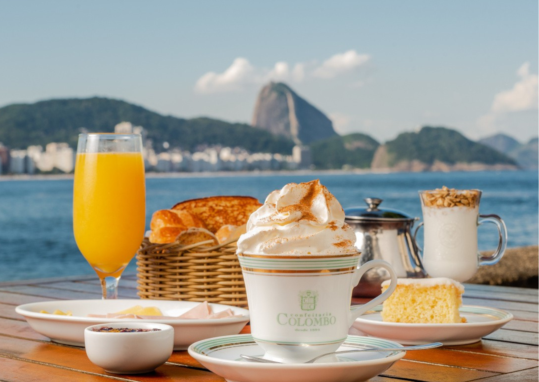 Café da manhã de frente para o mar da Praia de Copacabana | Foto: Reprodução