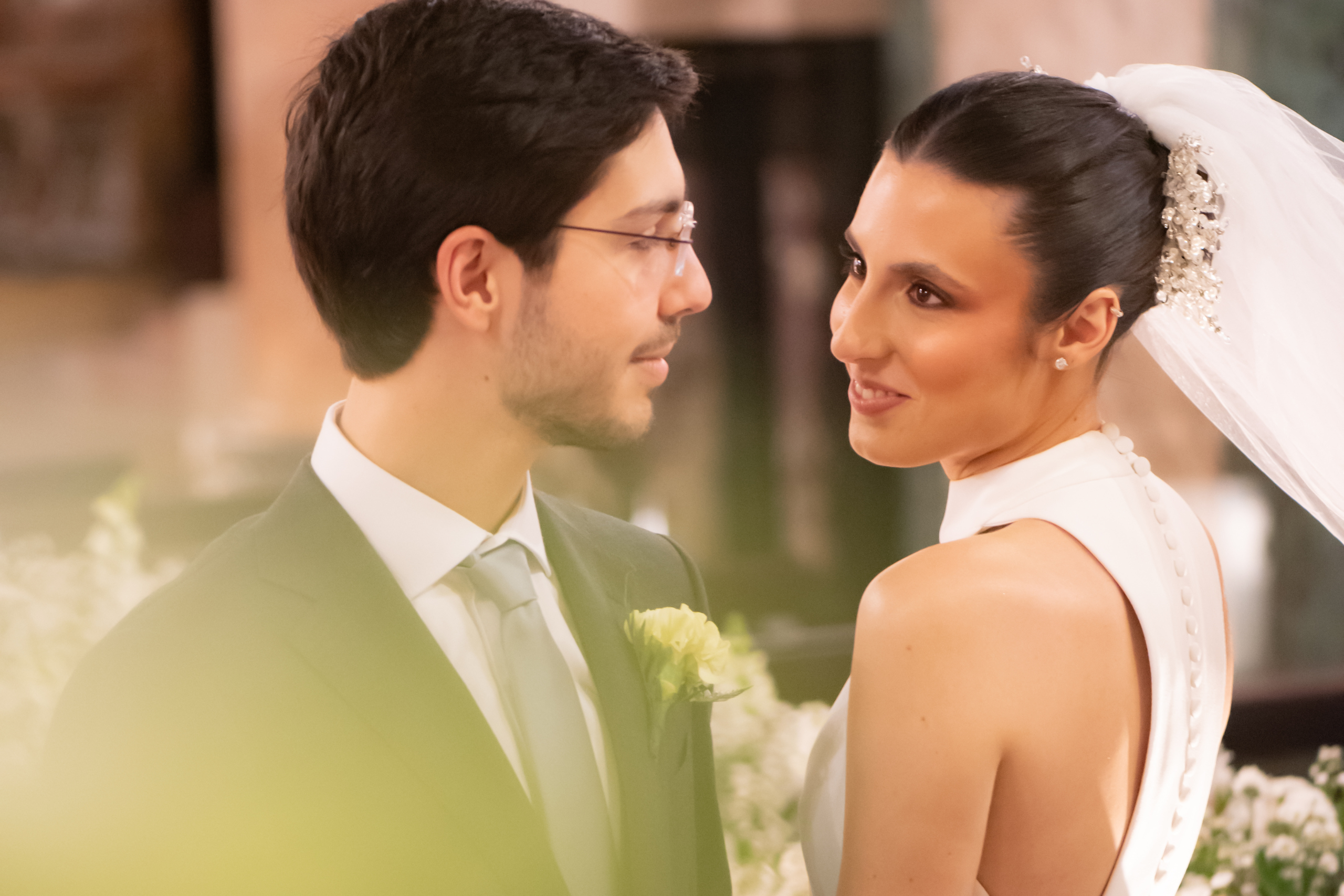 Atemporal e elegante: Noivos celebram o amor em cerimônia clássica no Rio de Janeiro | Foto: Marina Fava