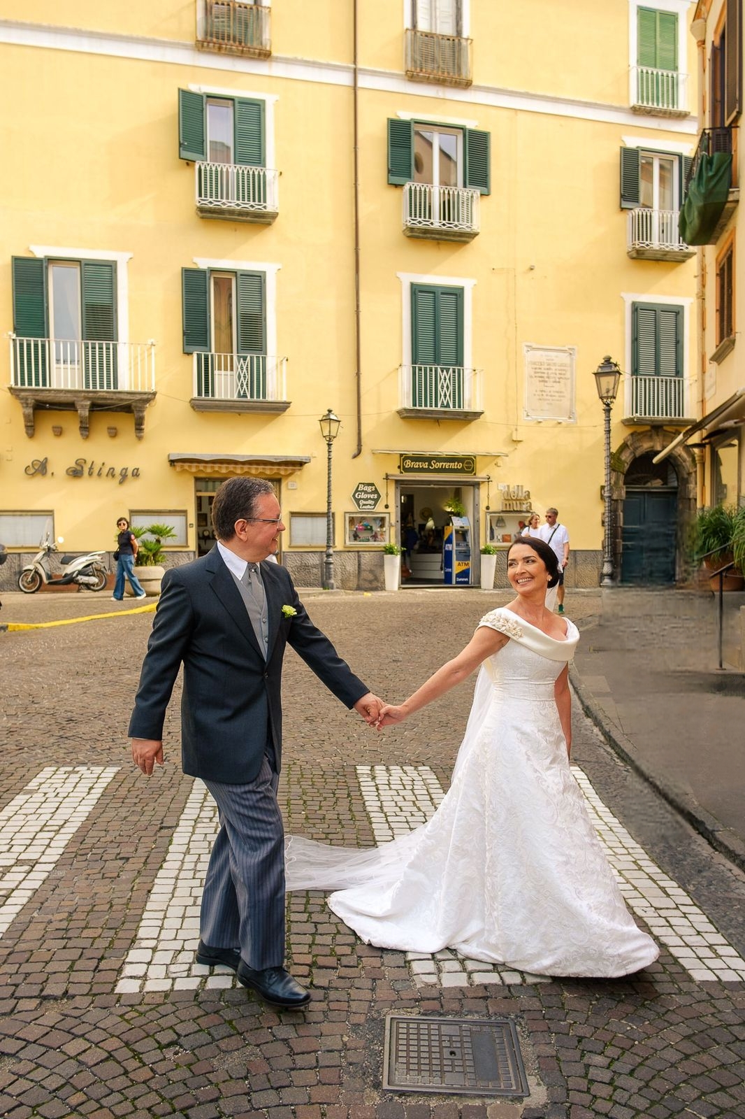 Alexandre Fialho e Jeanine Fialho comemorando suas bodas na Europa | Foto: Lauro Maeda