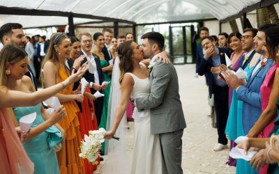 Amor à beira-mar: um casamento na praia que celebrou a essência dos noivos e do local