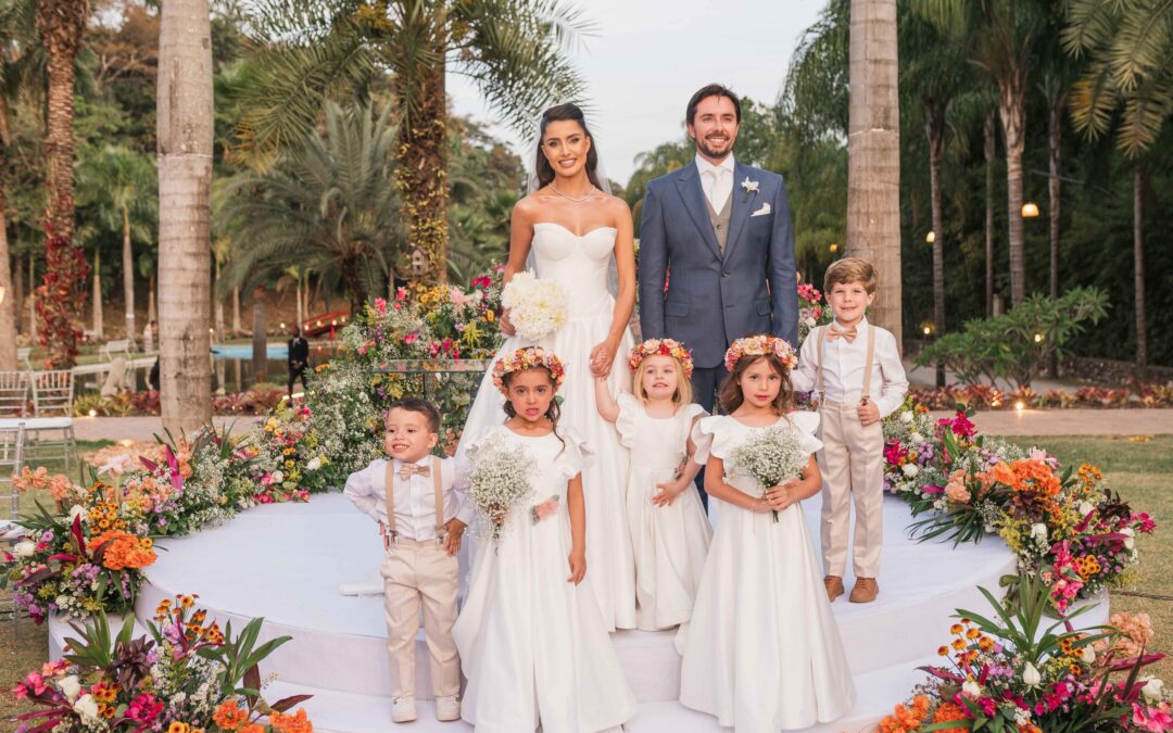 Para a noiva que parou as redes com sua beleza, um casamento ao ar livre que fugiu do óbvio e encantou em cada detalhe