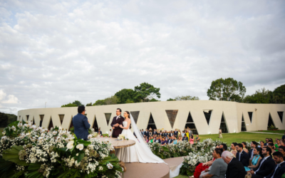 Um monumento de casamento: A cerimônia que preencheu o Teatro L’occitane de amor