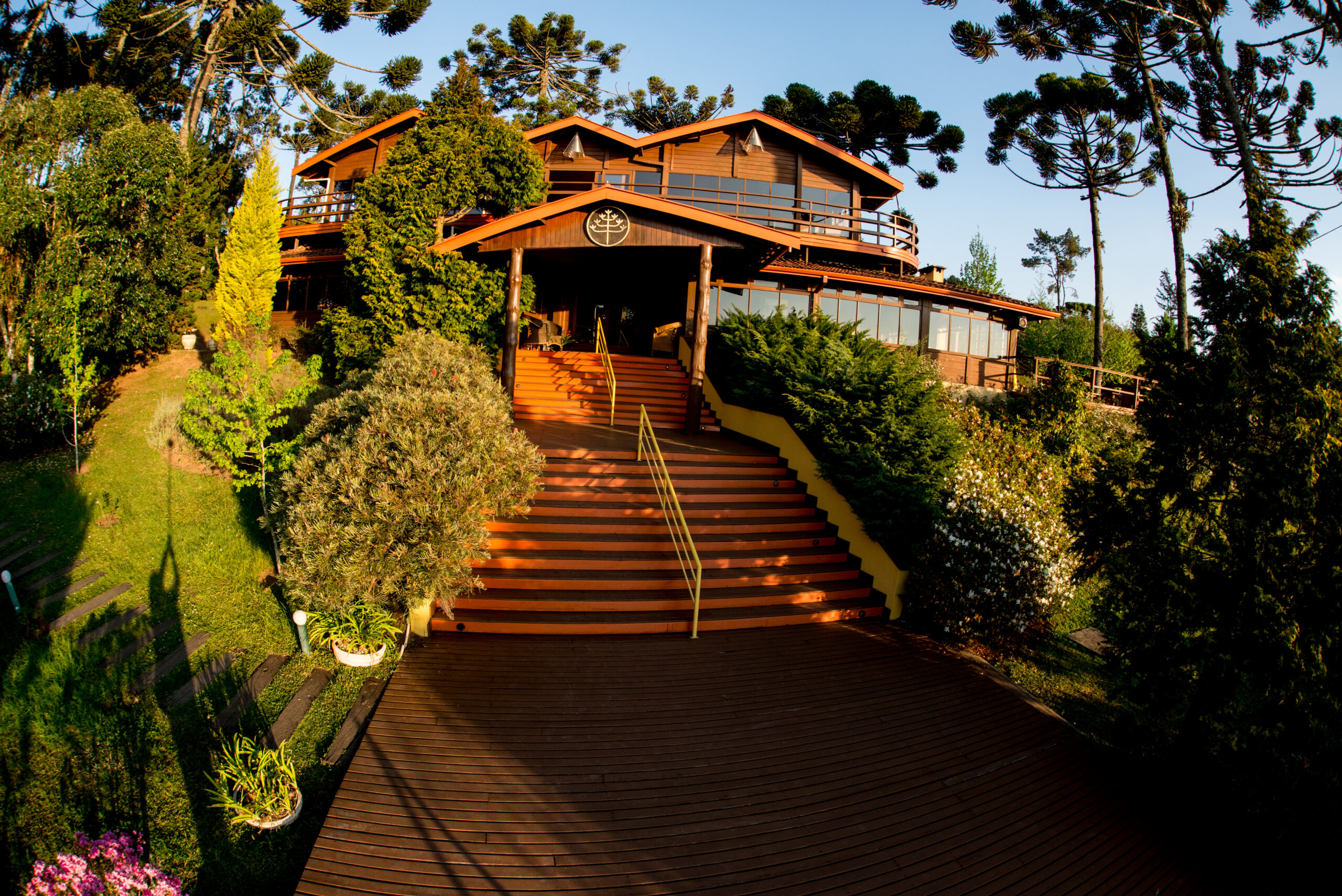Arquitetura em harmonia com a natureza de Campos do Jordão | Foto: acervo local 