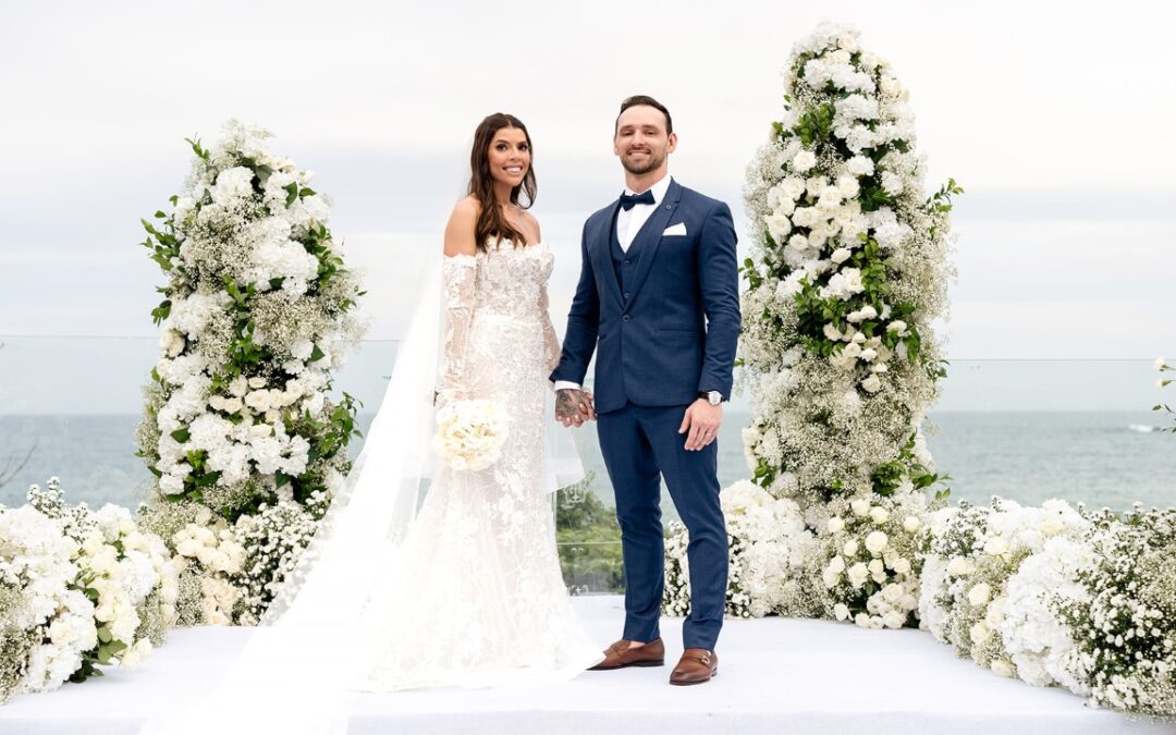 Casamento na praia com decoração clássica e inspiração no Lago di Como