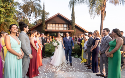 Nathalia e Daniel subiram ao altar em cerimônia no campo em Brasília