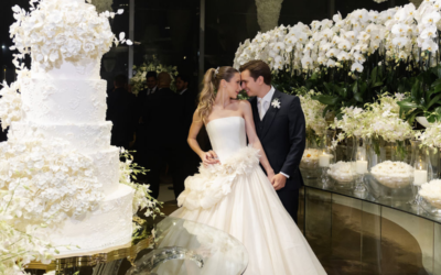 Sob um céu de hortênsias, romantismo e alta-costura assinada por Carlos Bacchi marcam o casamento de Isabela e Danilo