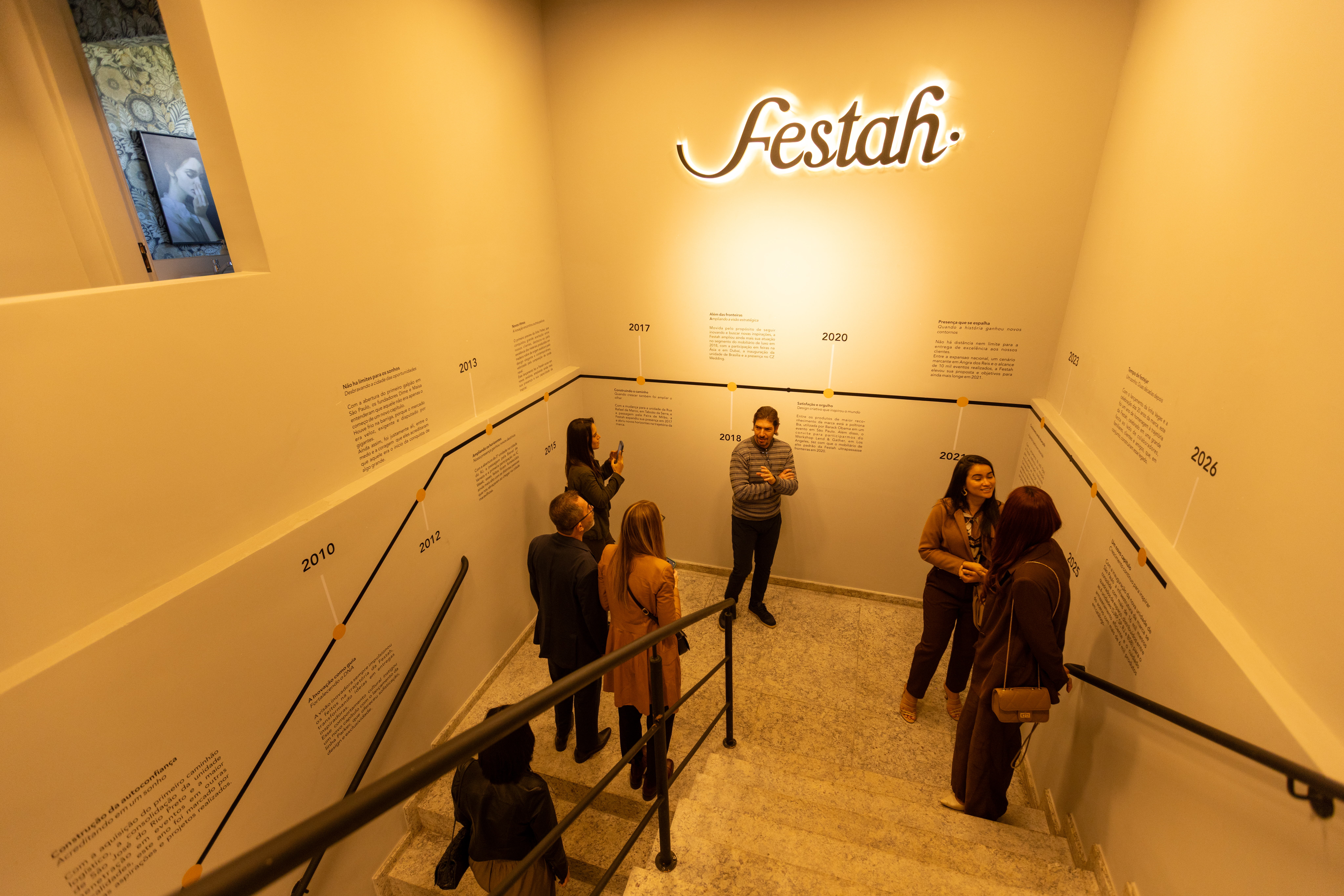 Detalhes da linha do tempo da Festah, destacando a trajetória de sucesso e expansão da empresa. | Foto: John Lennon Fotografia