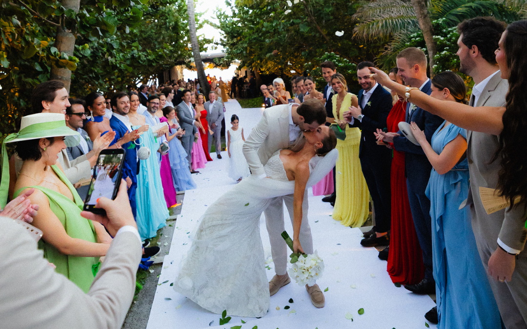 Tropical, imponente e luxuoso: O casamento de Danielle e Philip