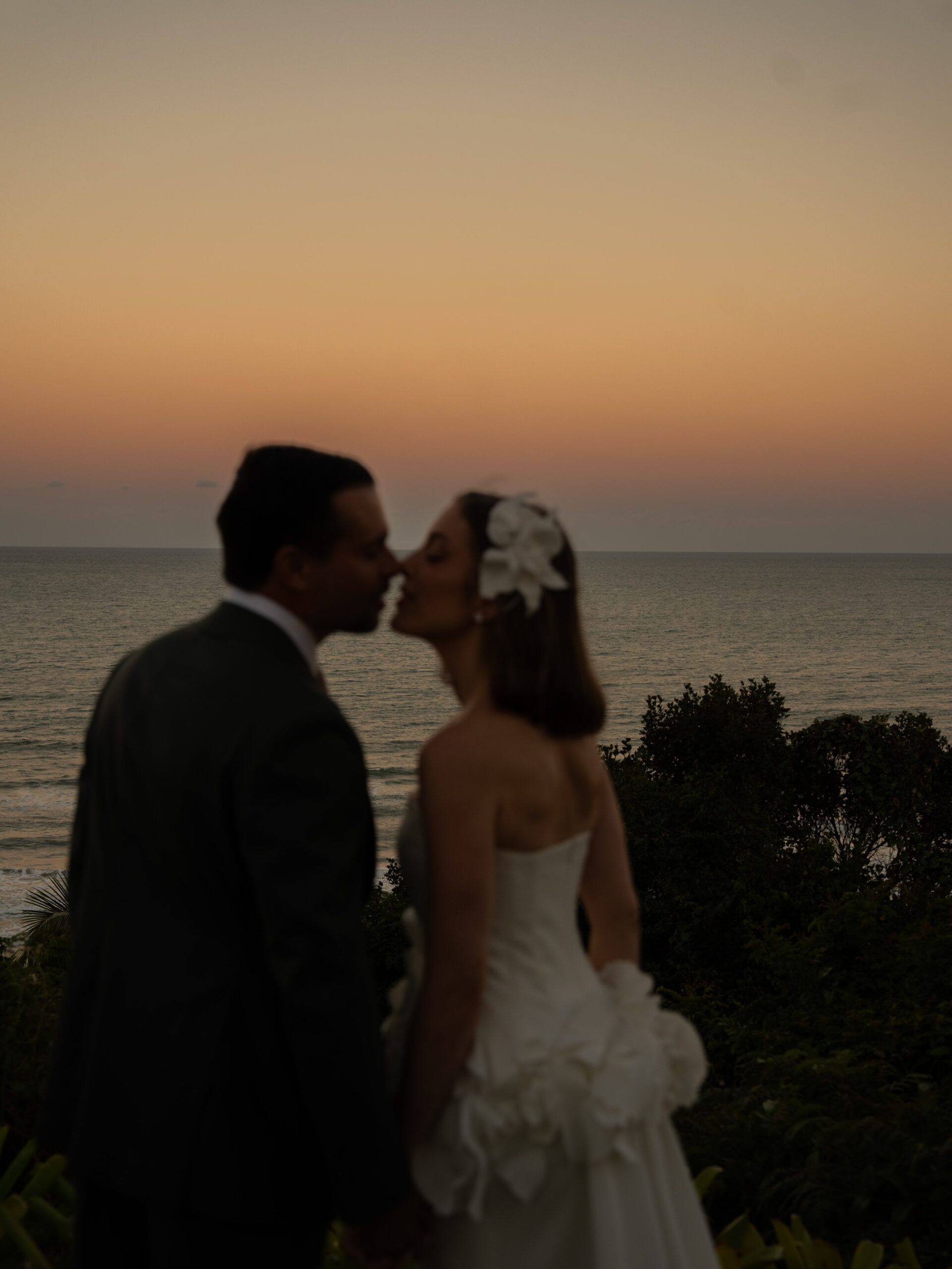 Fabiana Justus e Bruno Levi D’Ancona renovam votos após 15 anos de casamento na Bahia