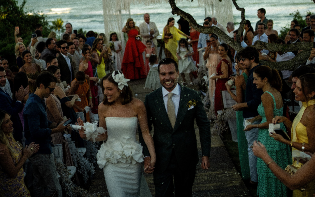 Fabiana Justus e Bruno Levi D’Ancona renovam votos após 15 anos de casamento na Bahia