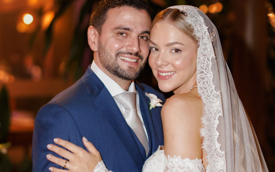 Cerimônia clássica no Club Med em Trancoso: Milena e Danilo sobem ao altar na Bahia
