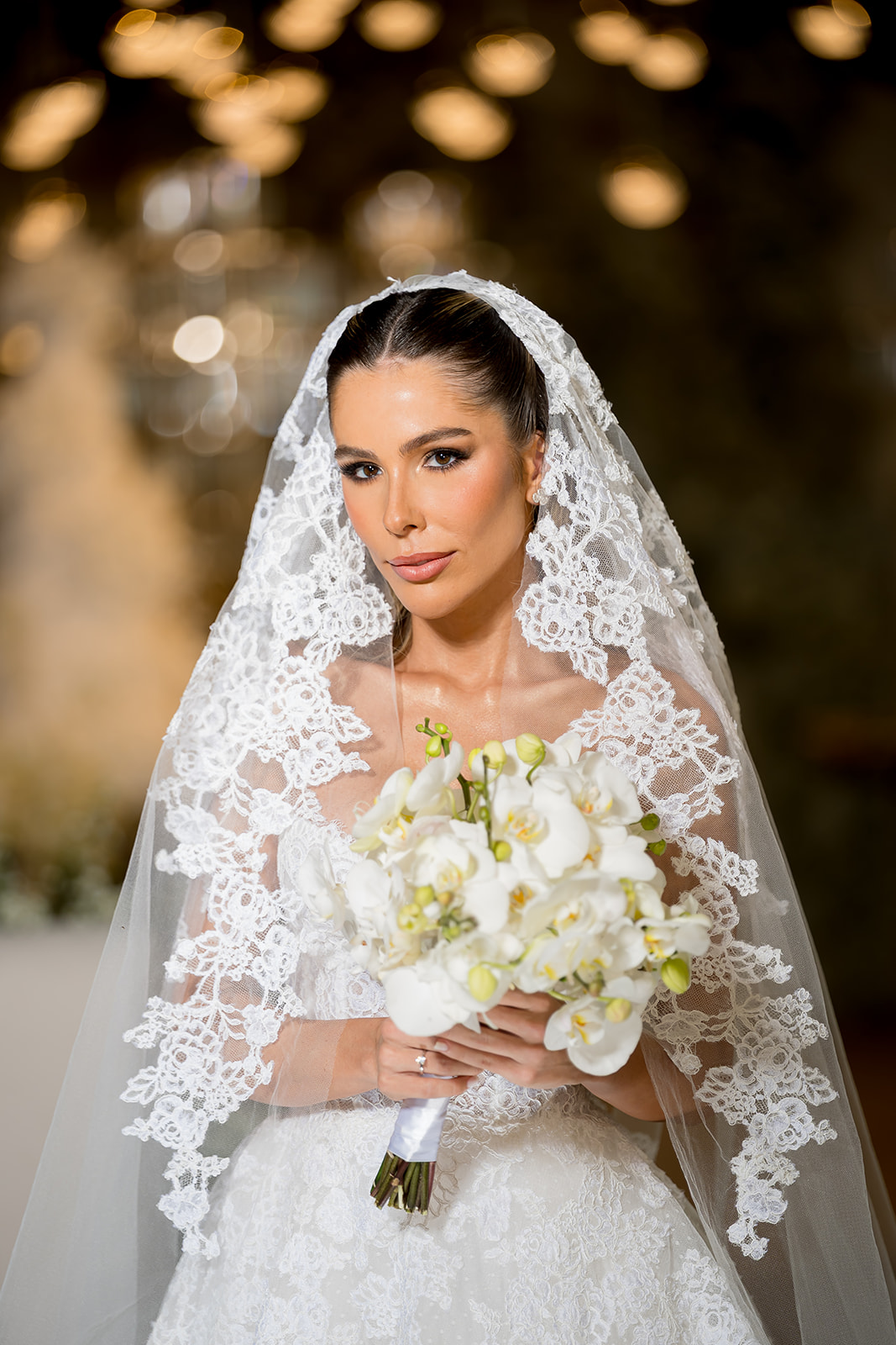 Carolina e Raul celebram casamento com oliveiras, música e referências à história da família