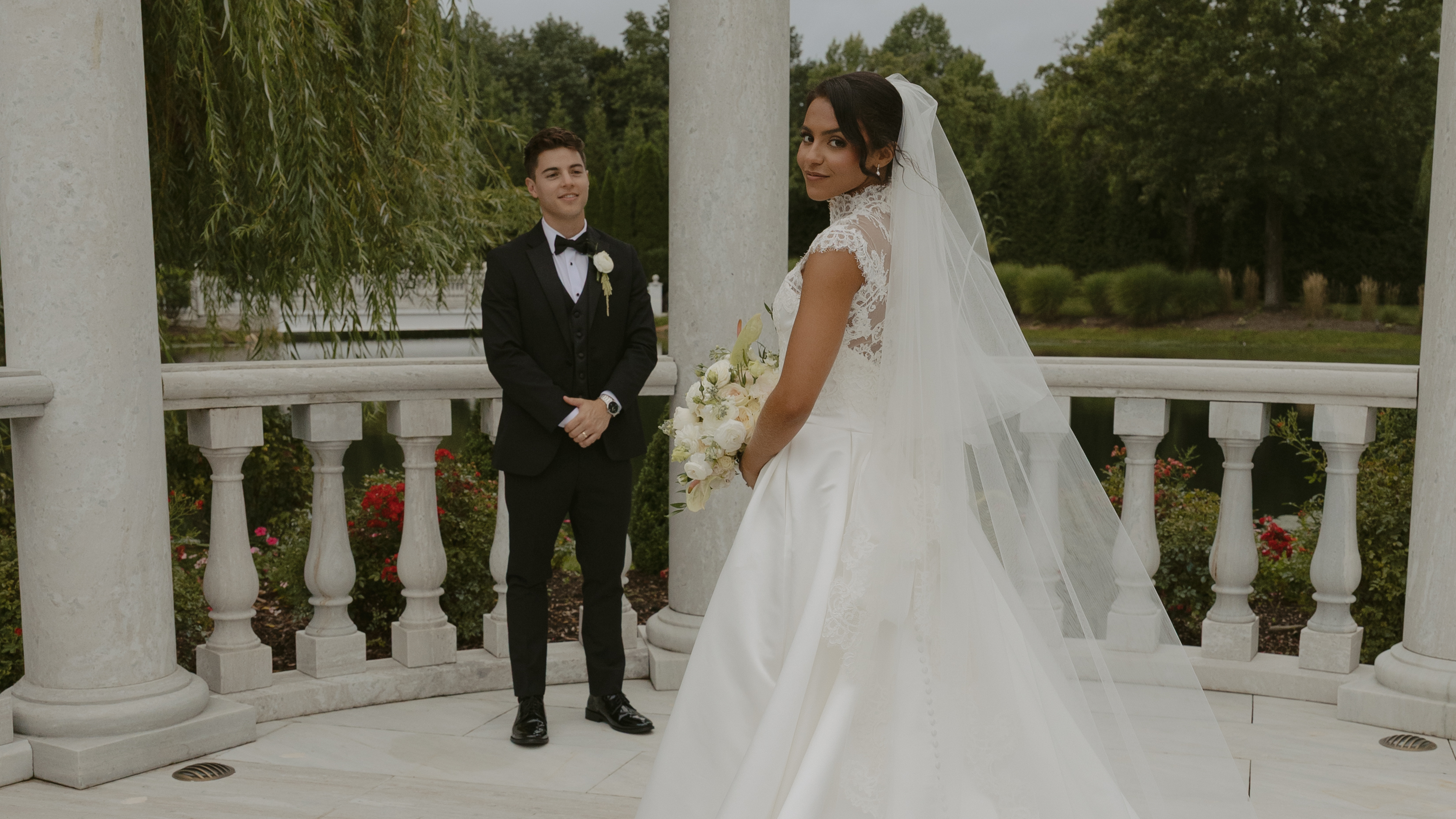 Cantora gospel Julia Vitória se casa com Maxwell nos Estados Unidos e reserva primeiro beijo para o altar
