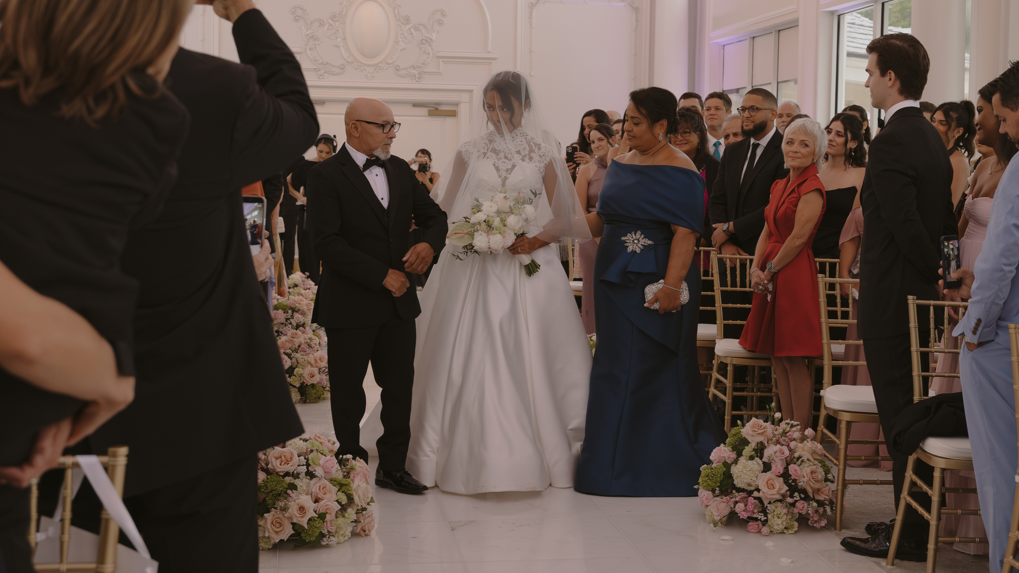 Cantora gospel Julia Vitória se casa com Maxwell nos Estados Unidos e reserva primeiro beijo para o altar