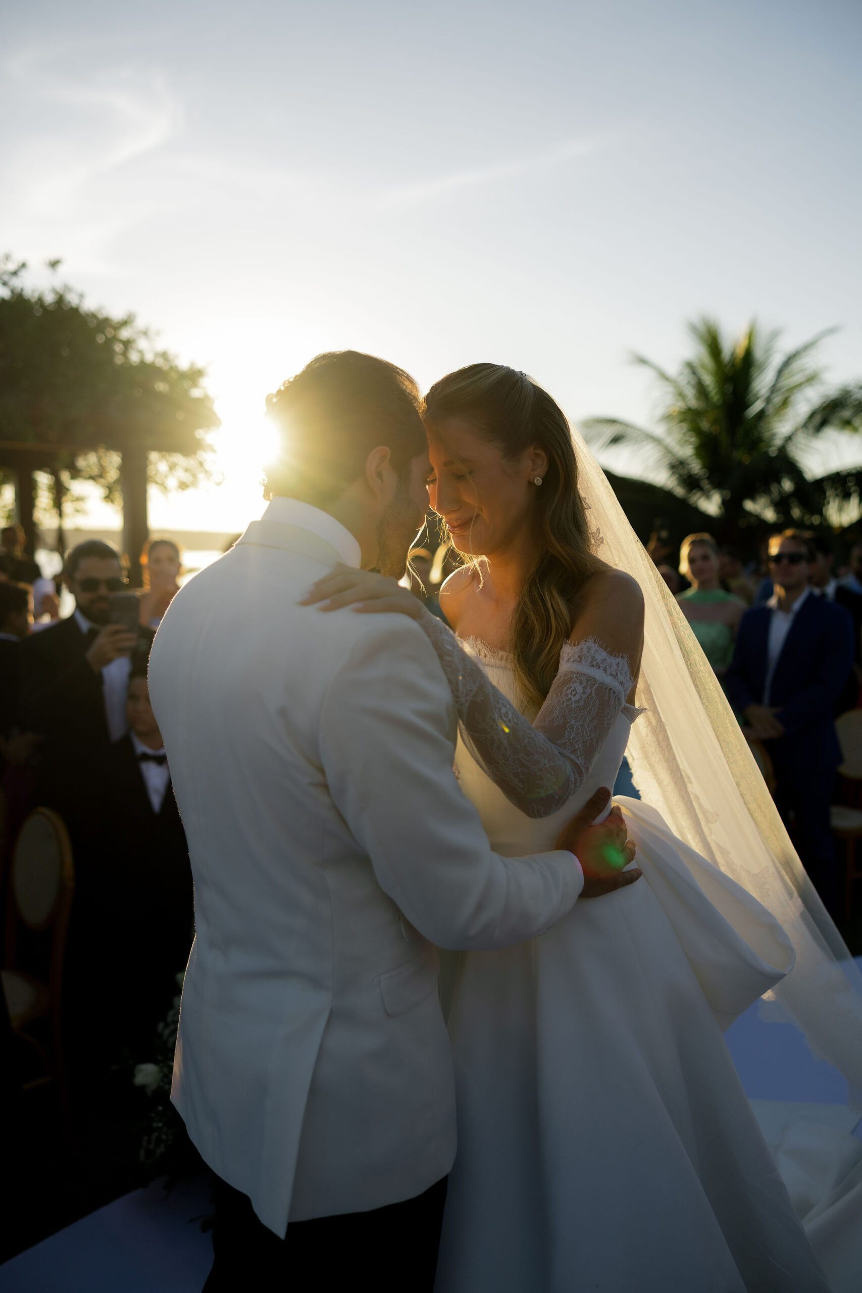 Giovanna e Filipe celebram casamento com inspiração italiana e cerimônia marcada pela fé