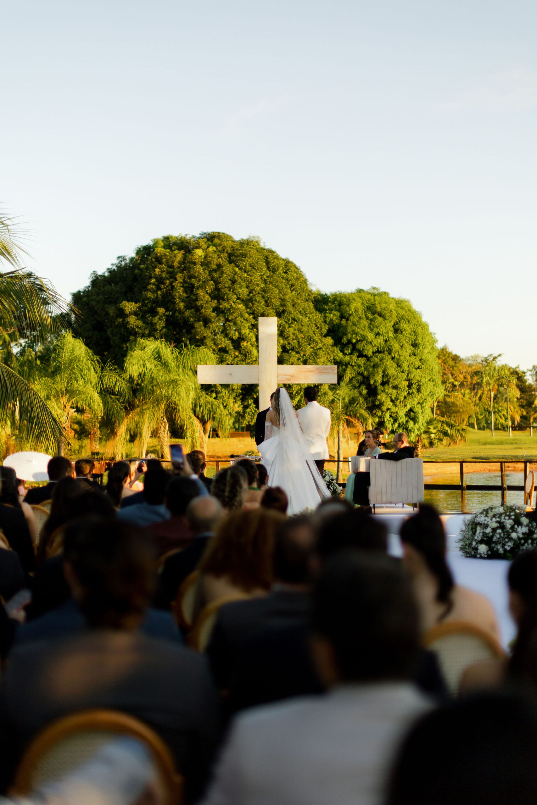 Giovanna e Filipe celebram casamento com inspiração italiana e cerimônia marcada pela fé