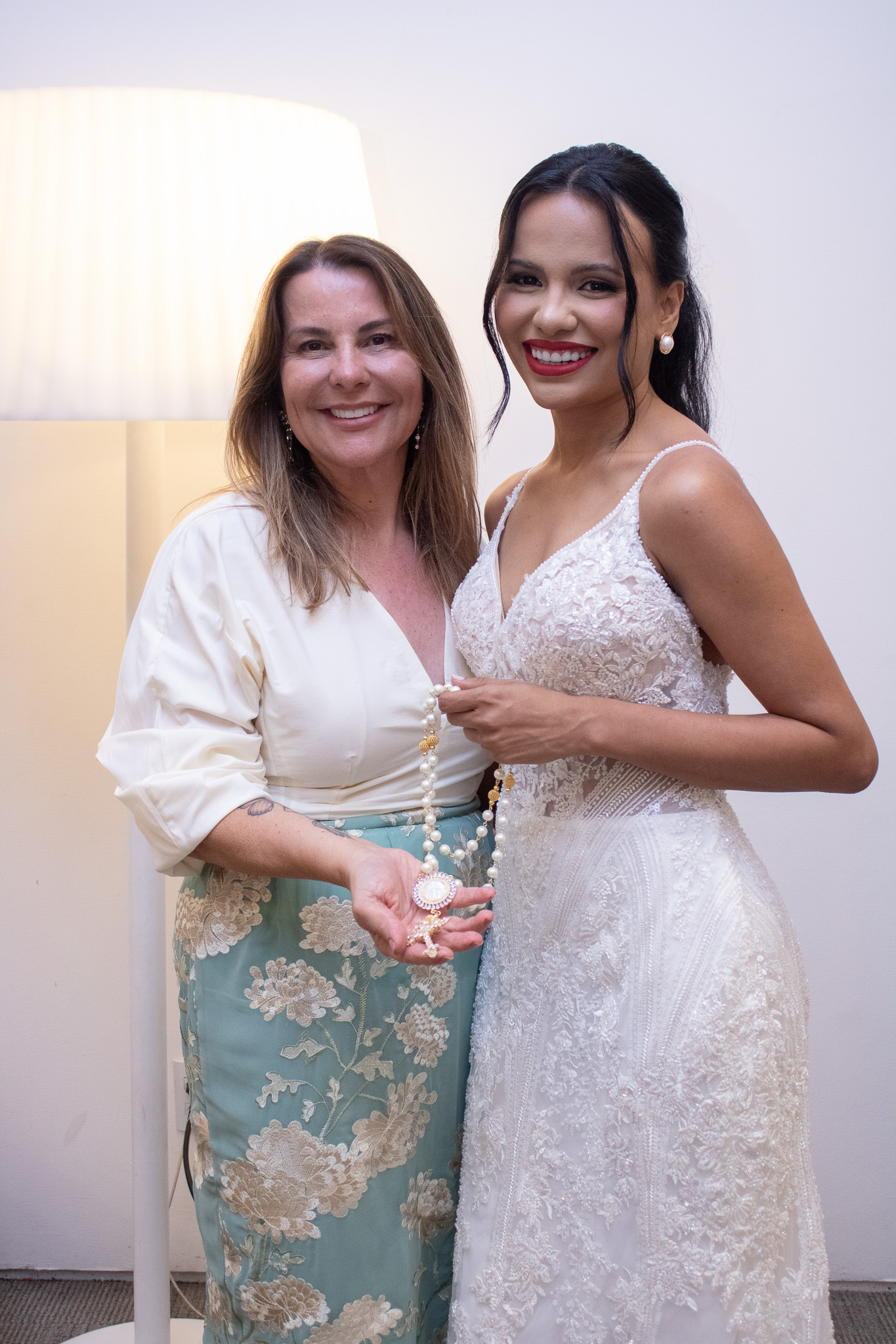 Redes sociais e imagens de IA mudaram a escolha de acessórios para noivas, diz Fátima Fernandes