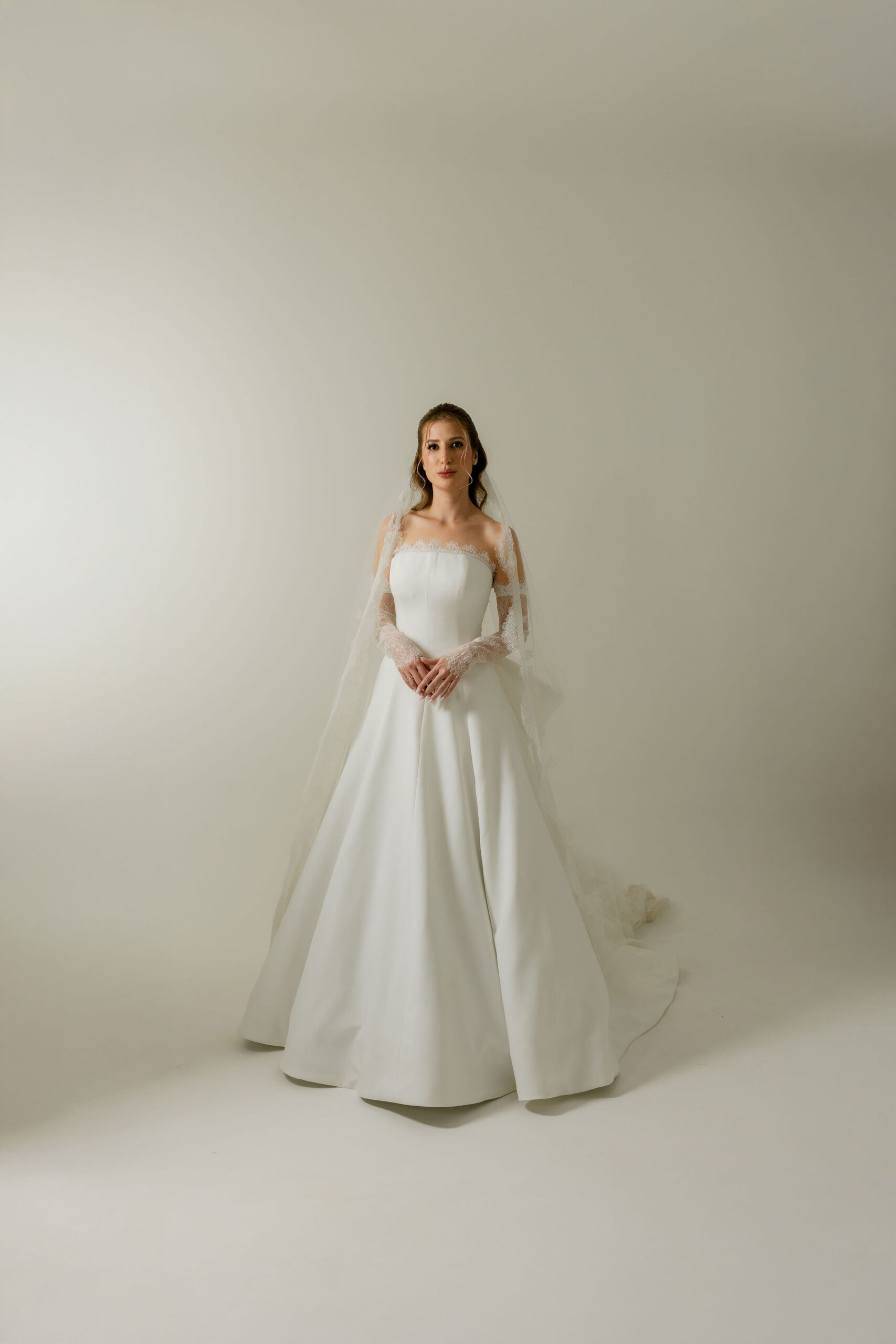 Giovanna e Filipe celebram casamento com inspiração italiana e cerimônia marcada pela fé