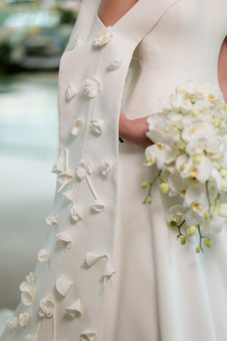Casamento ao ar livre ganha cores, formas orgânicas e uma decoração integrada à natureza