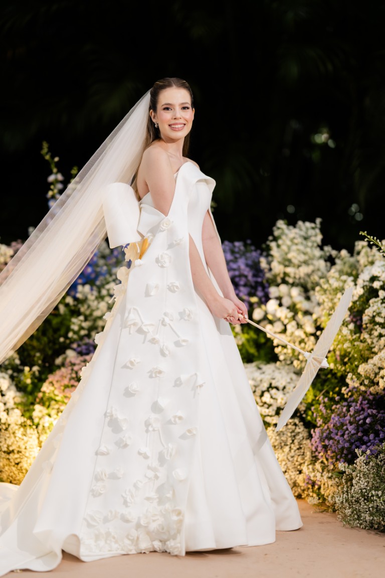 Casamento ao ar livre ganha cores, formas orgânicas e uma decoração integrada à natureza