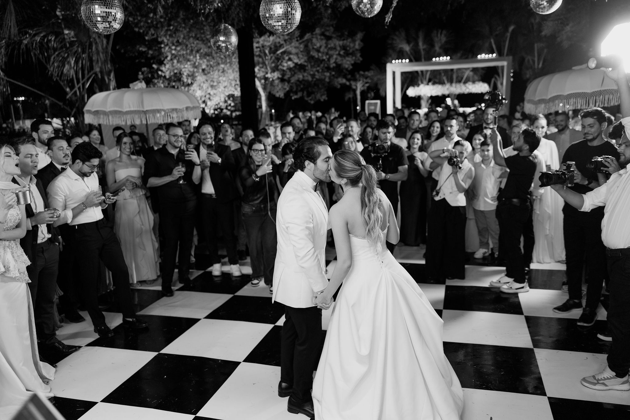Giovanna e Filipe celebram casamento com inspiração italiana e cerimônia marcada pela fé