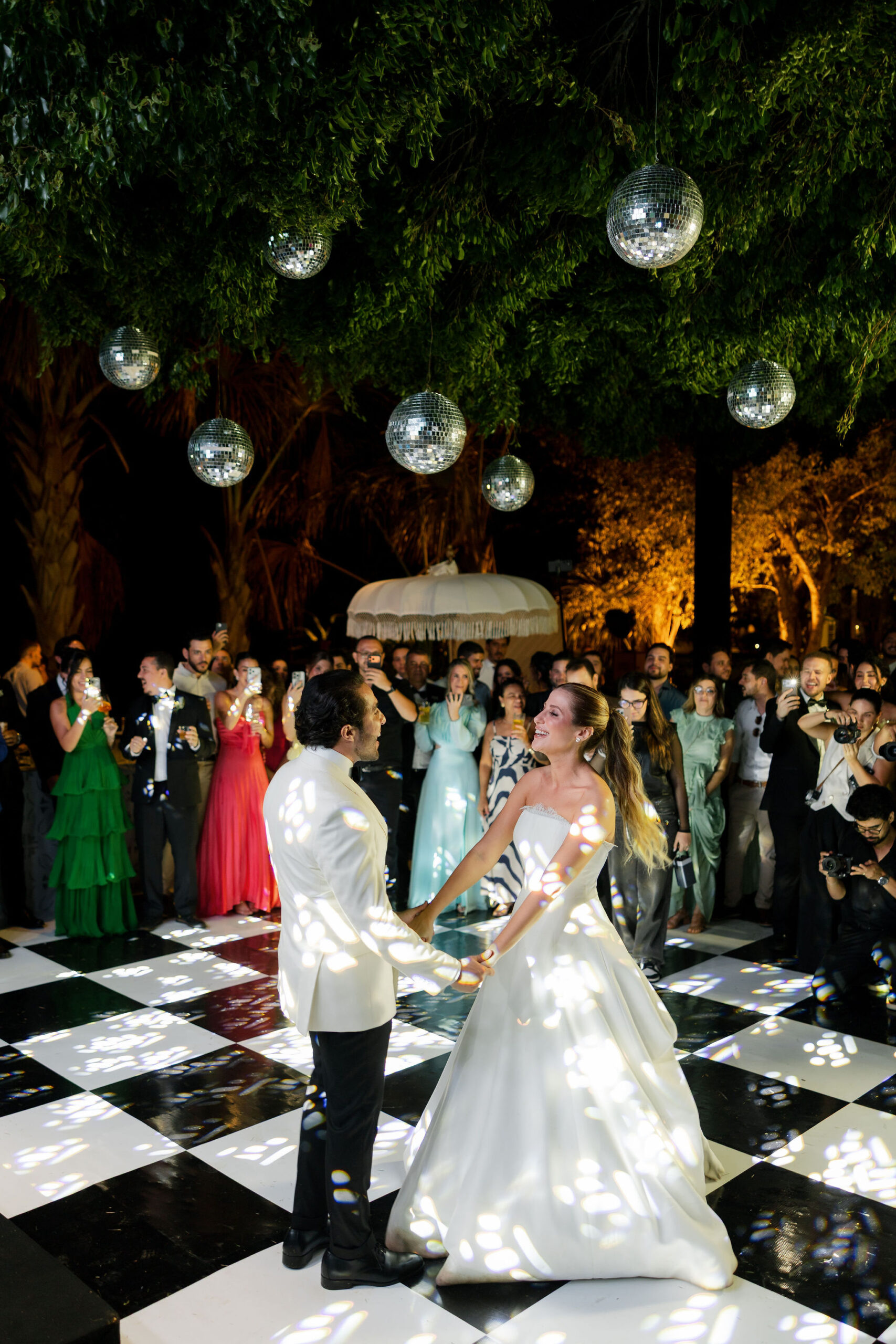 Giovanna e Filipe celebram casamento com inspiração italiana e cerimônia marcada pela fé