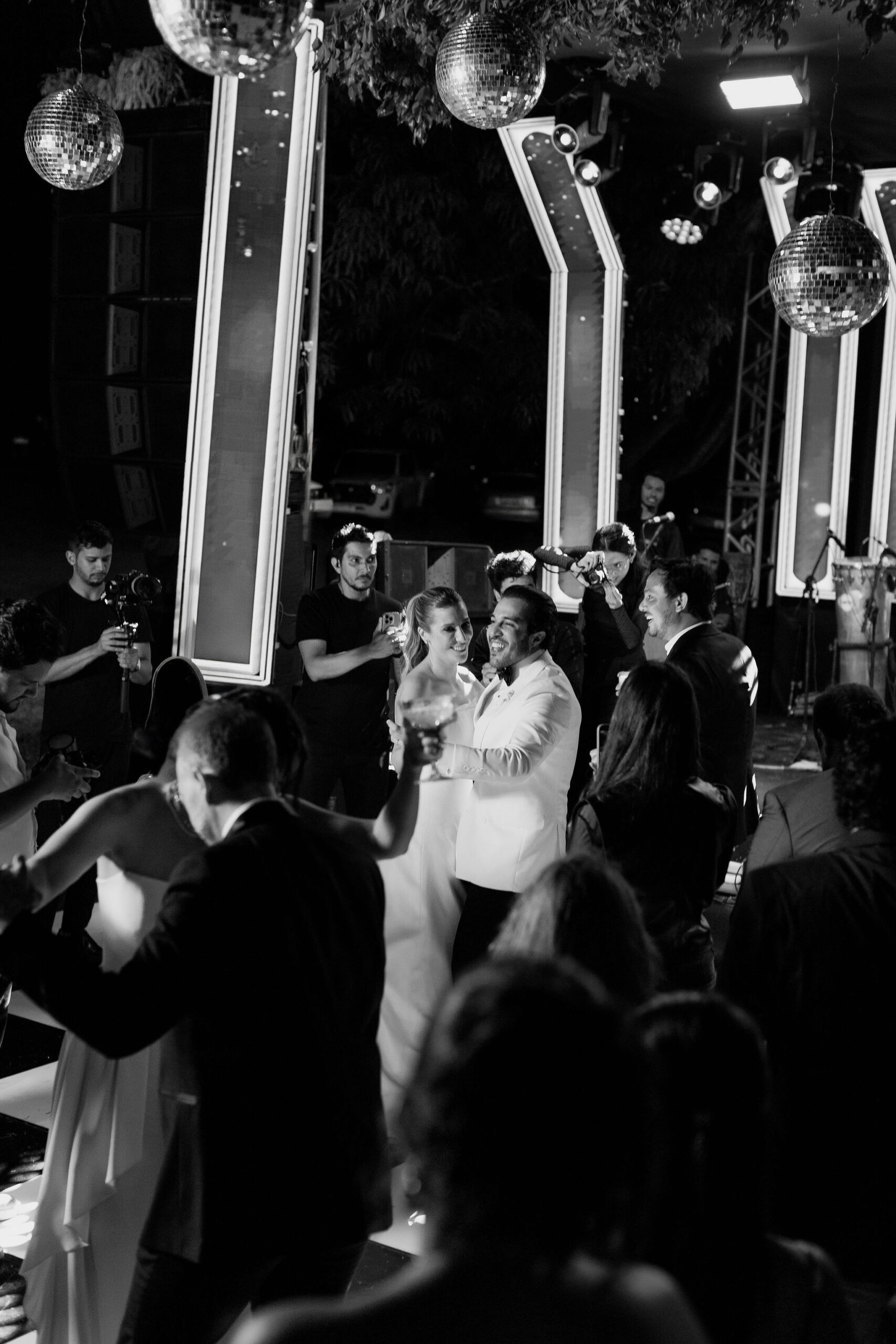 Giovanna e Filipe celebram casamento com inspiração italiana e cerimônia marcada pela fé