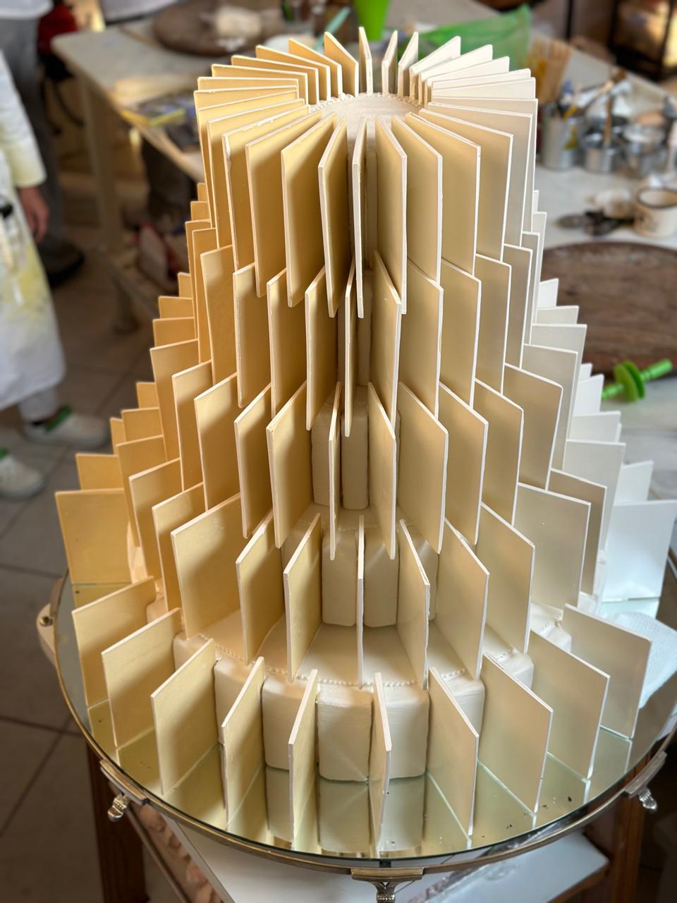 Bolo arquitetônico com placas geométricas em camadas | Foto: Divulgação