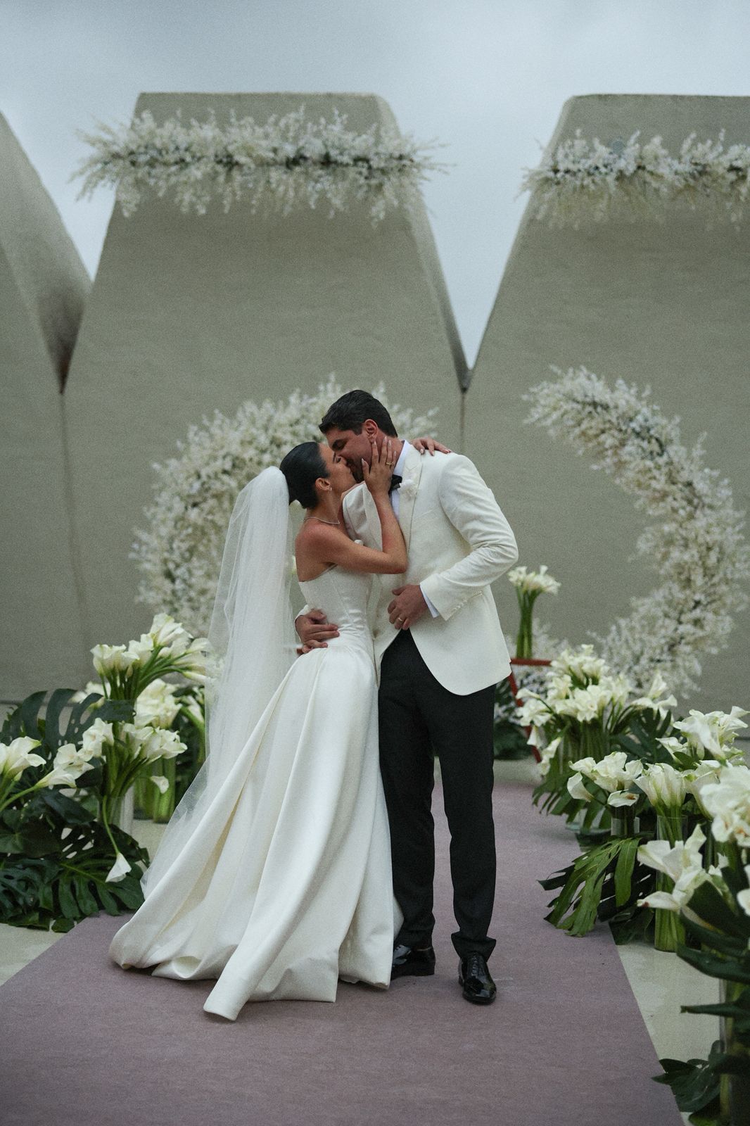 Miss Brasil, Julia Gama celebra casamento com Victor Oliveira em Trancoso