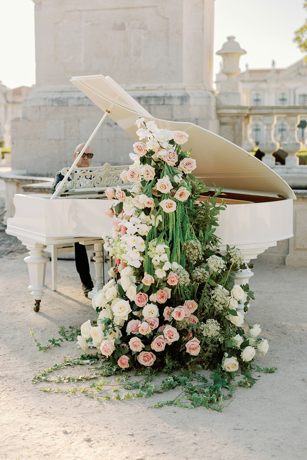 Yasmin Maturano Rodrigues e Abraham López celebram casamento no Palácio de Queluz, em Portugal