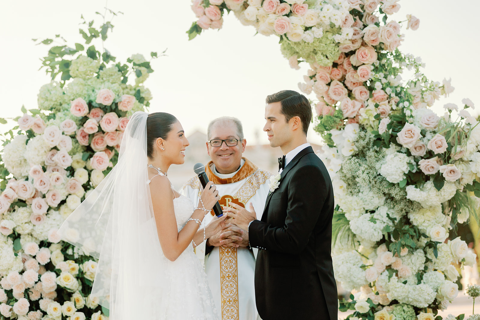 Yasmin Maturano Rodrigues e Abraham López celebram casamento no Palácio de Queluz, em Portugal