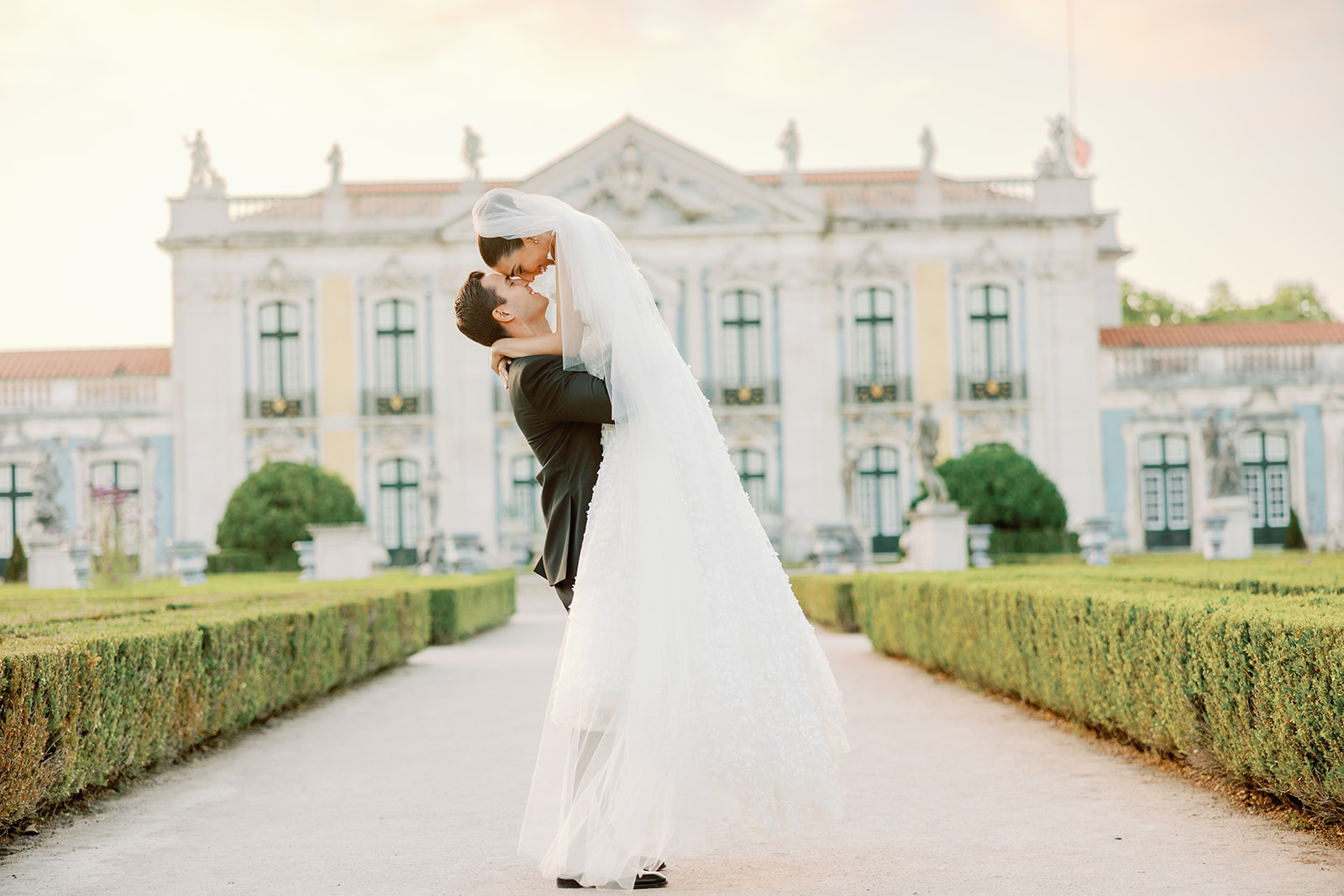 Yasmin Maturano Rodrigues e Abraham López celebram casamento no Palácio de Queluz, em Portugal