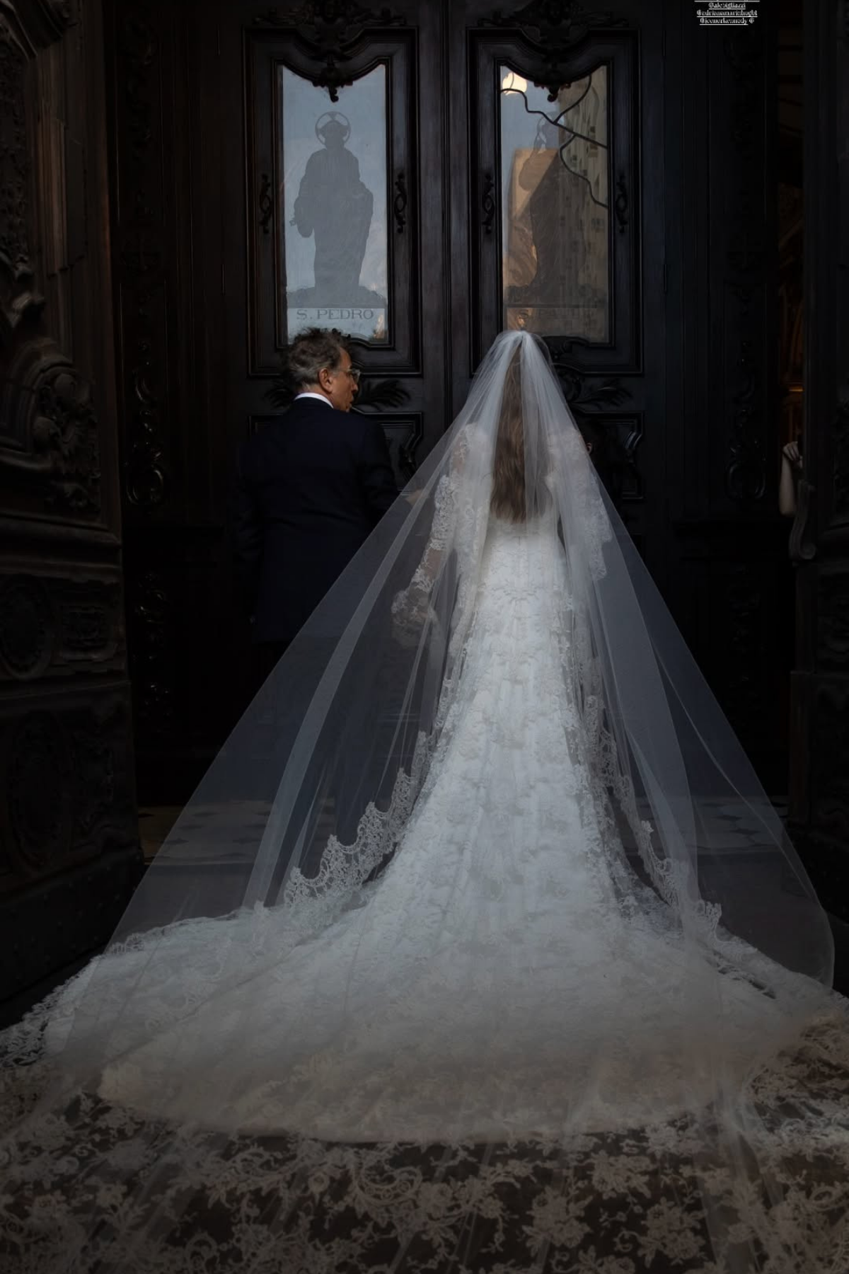 Giulia Be e Conor Kennedy celebram casamento no Rio com decoração clássica assinada por Dan Sendas