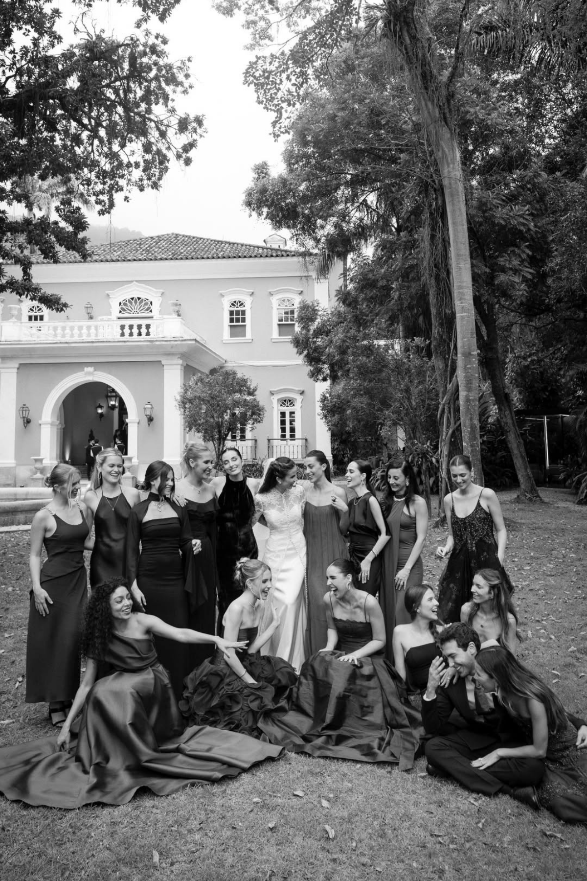 Giulia Be e Conor Kennedy celebram casamento no Rio com decoração clássica assinada por Dan Sendas
