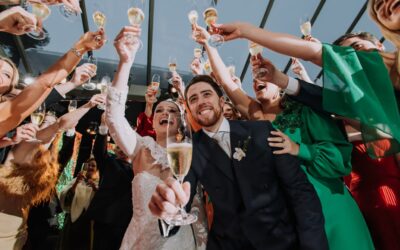 É falta de educação pedir para levar alguém que não foi convidado ao casamento?