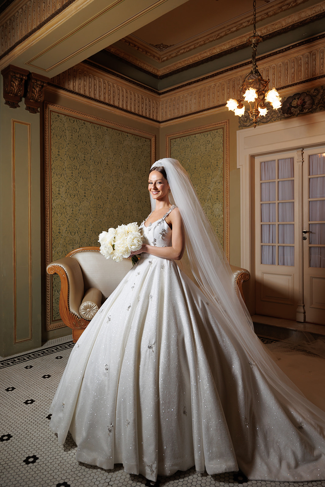 Casamento clássico: elegância e romantismo no Castelo do Batel