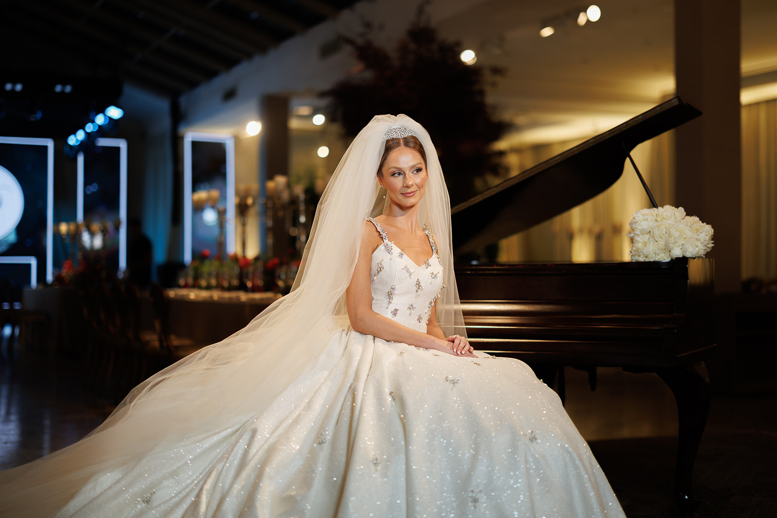 Casamento clássico: elegância e romantismo no Castelo do Batel
