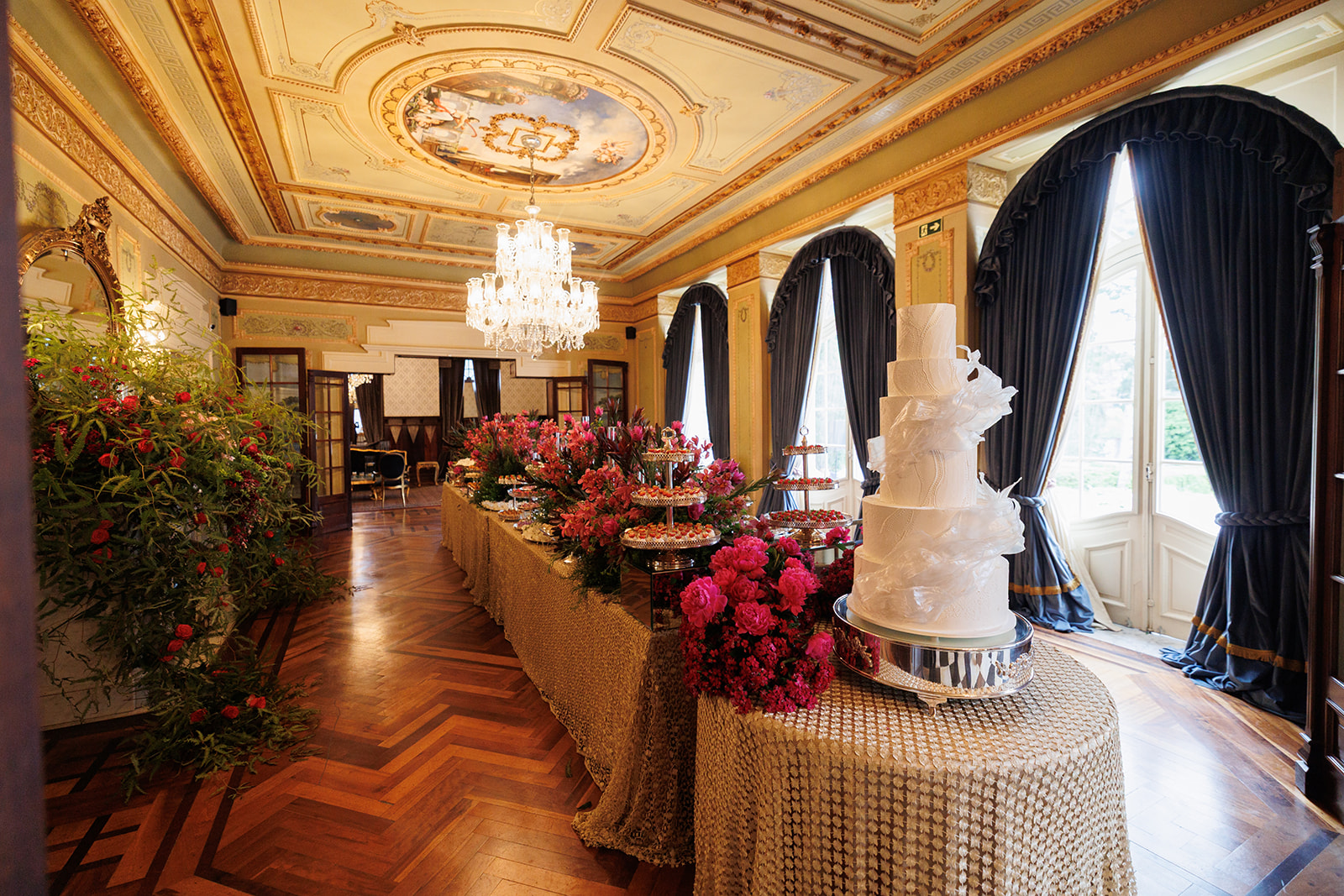 Casamento clássico: elegância e romantismo no Castelo do Batel