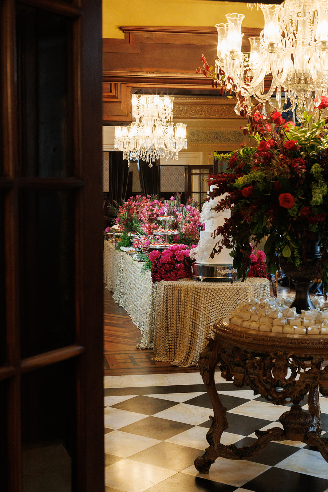 Casamento clássico: elegância e romantismo no Castelo do Batel