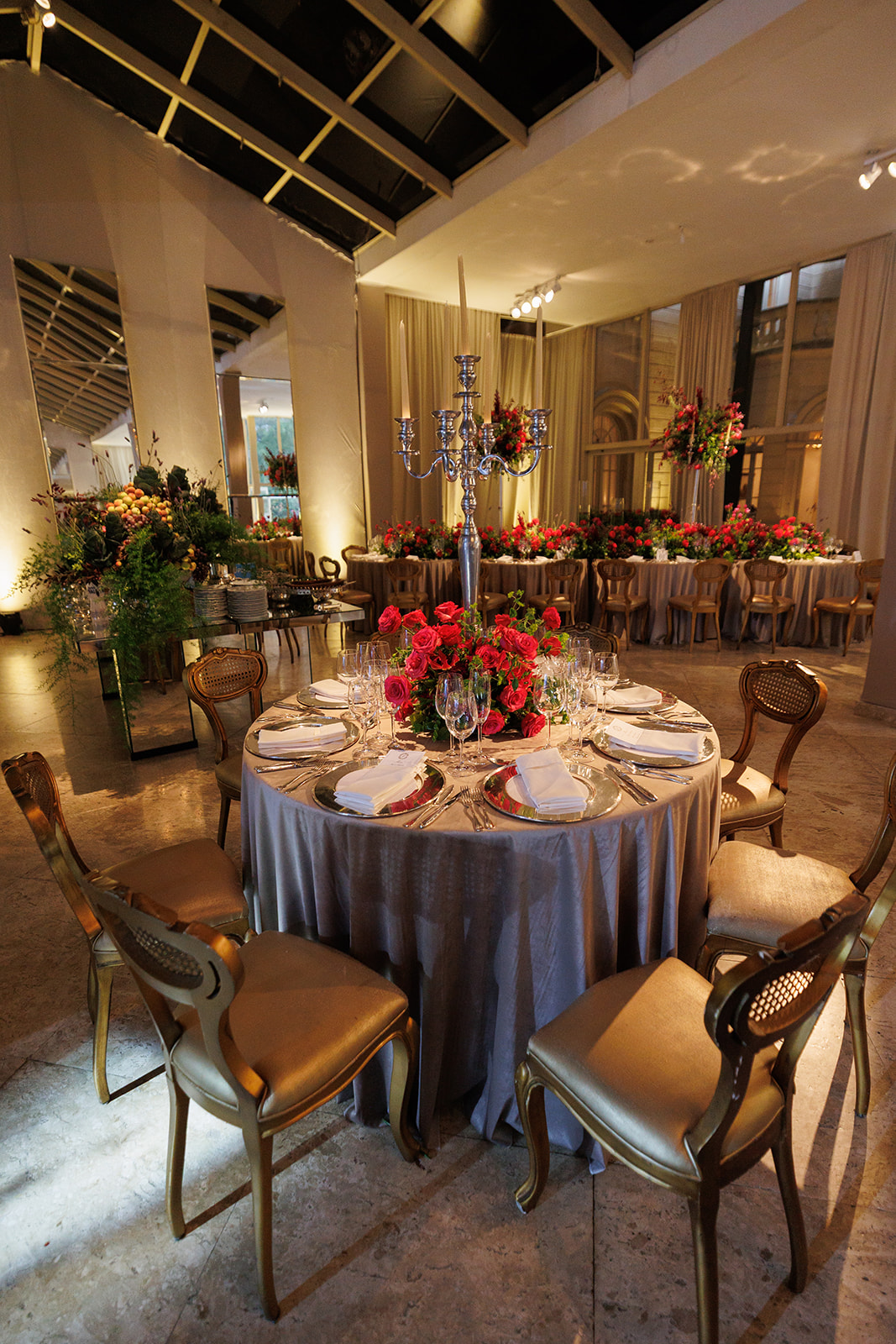 Casamento clássico: elegância e romantismo no Castelo do Batel