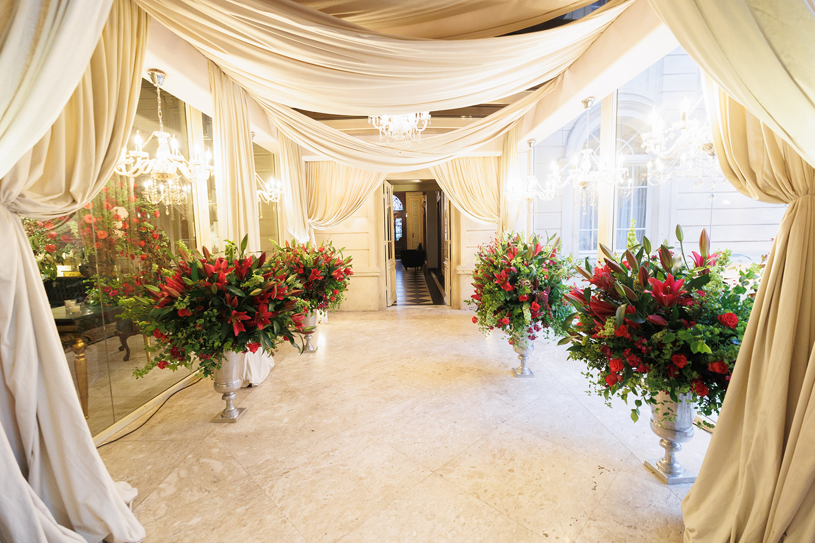 Casamento clássico: elegância e romantismo no Castelo do Batel