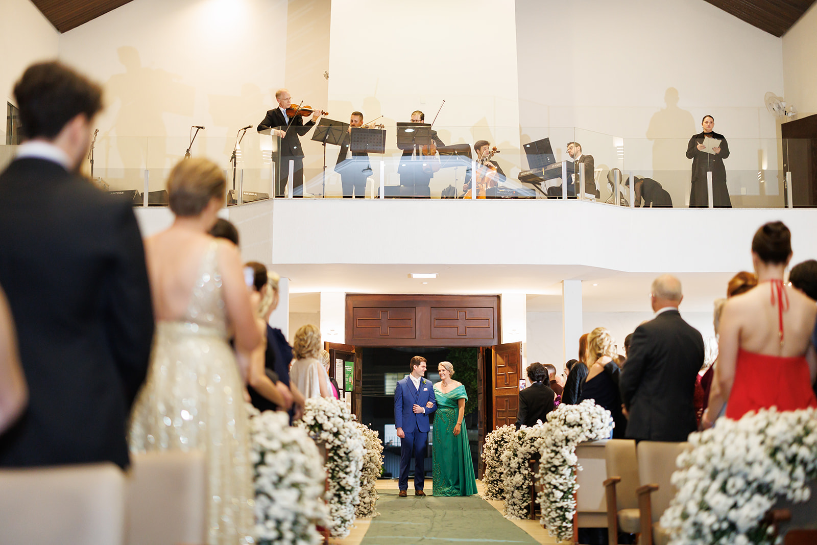 Casamento clássico: elegância e romantismo no Castelo do Batel