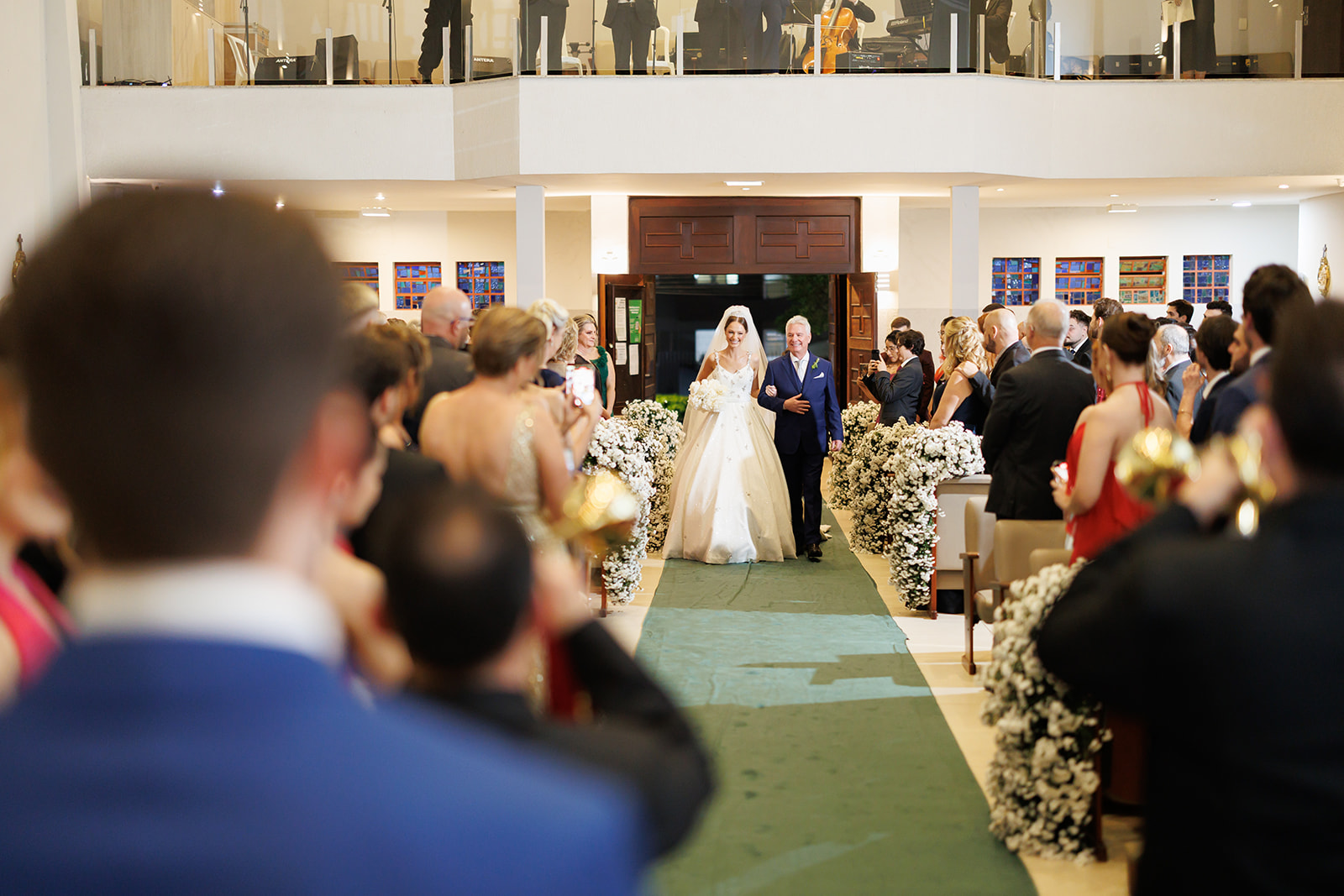 Casamento clássico: elegância e romantismo no Castelo do Batel