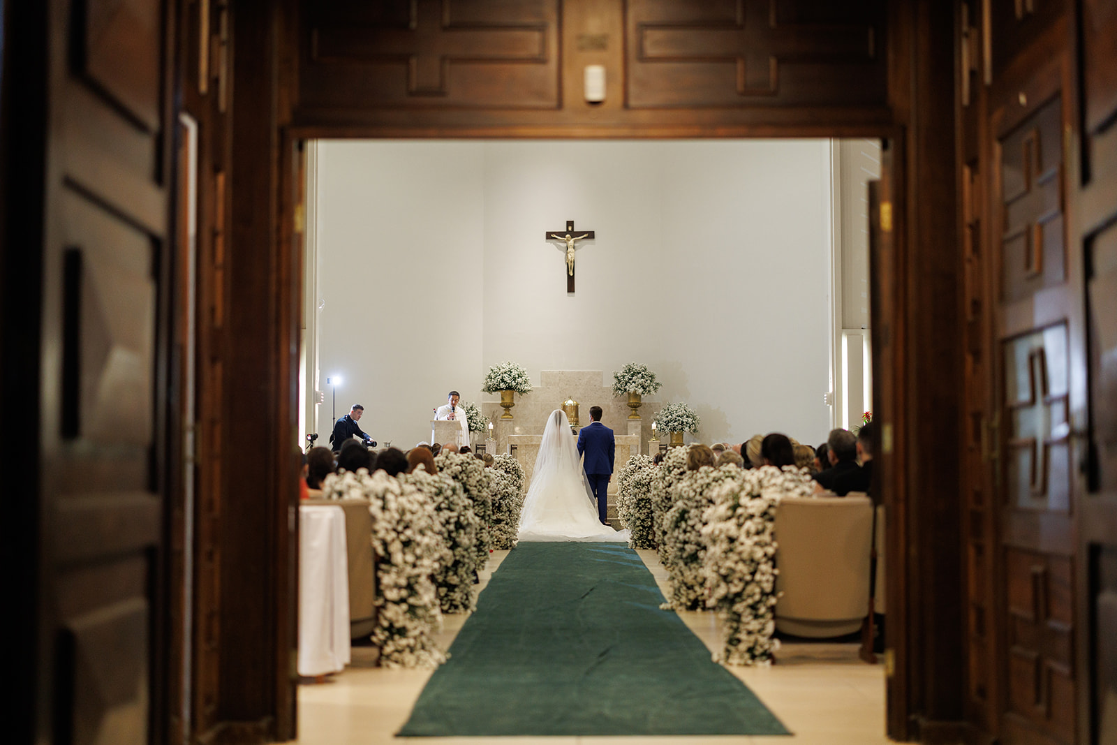 Casamento clássico: elegância e romantismo no Castelo do Batel