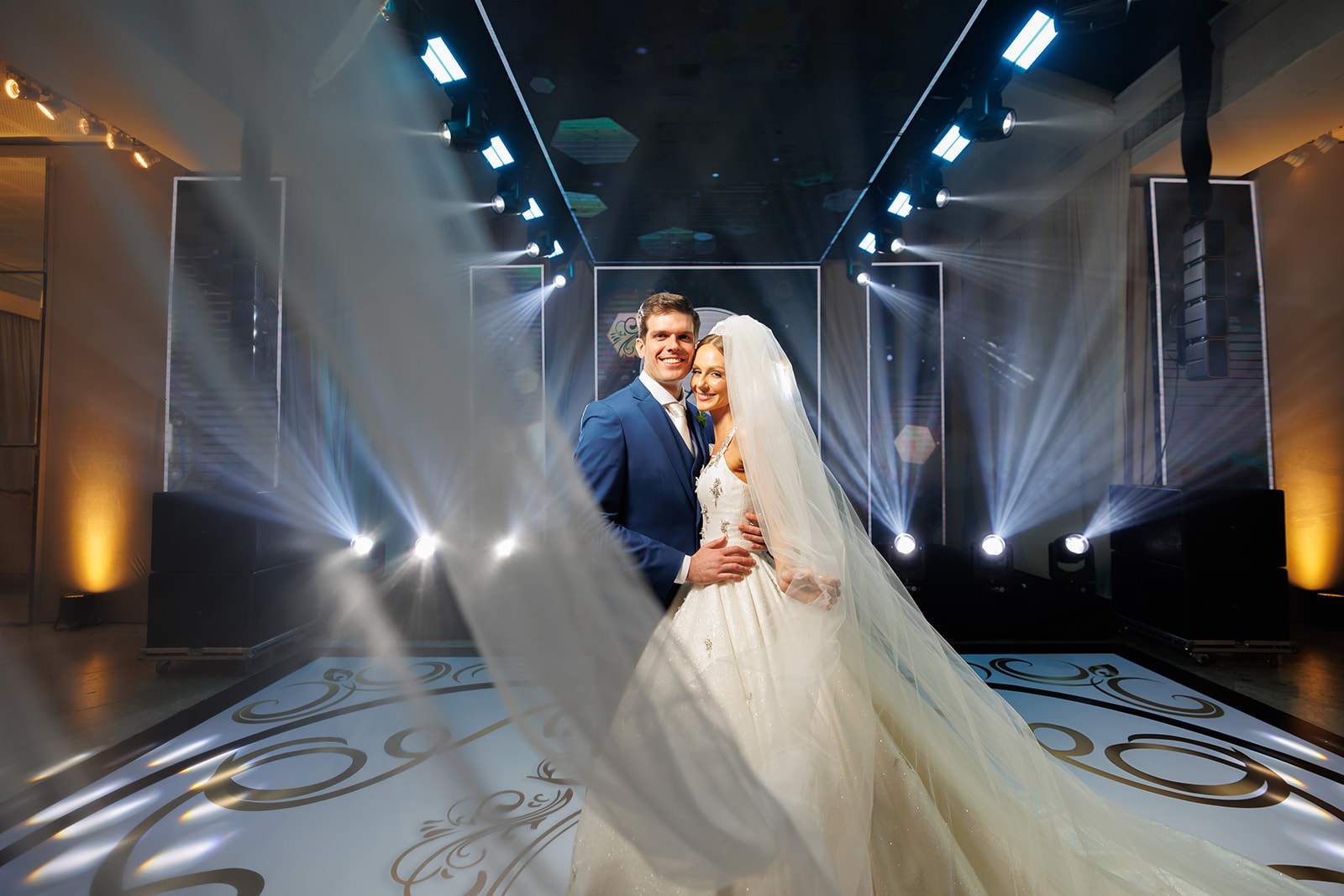 Casamento clássico: elegância e romantismo no Castelo do Batel