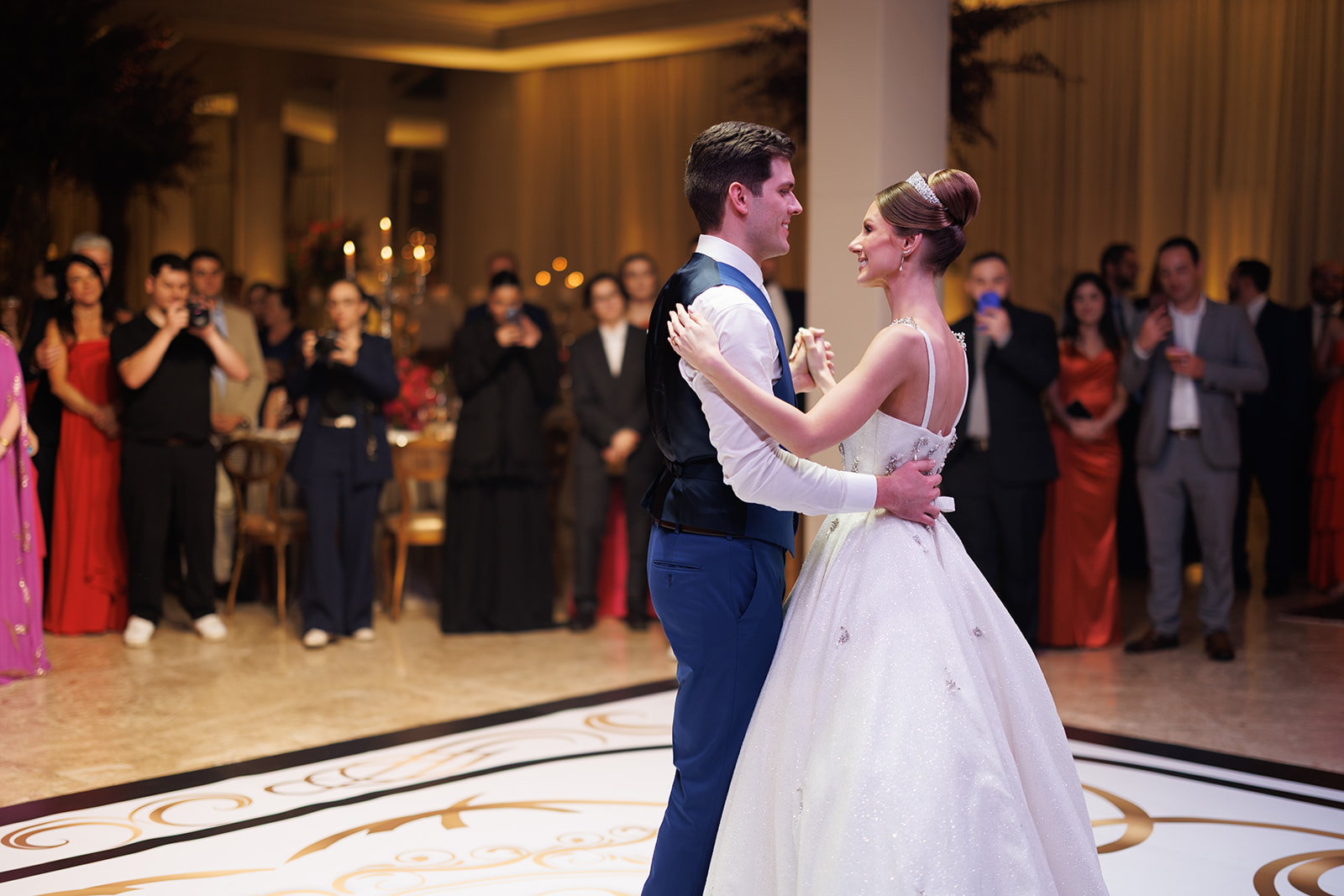 Casamento clássico: elegância e romantismo no Castelo do Batel